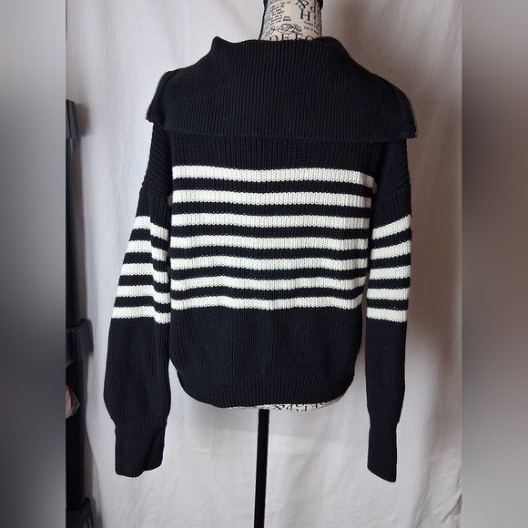 Adyson Parker Large Sweater - Picture 2 of 4